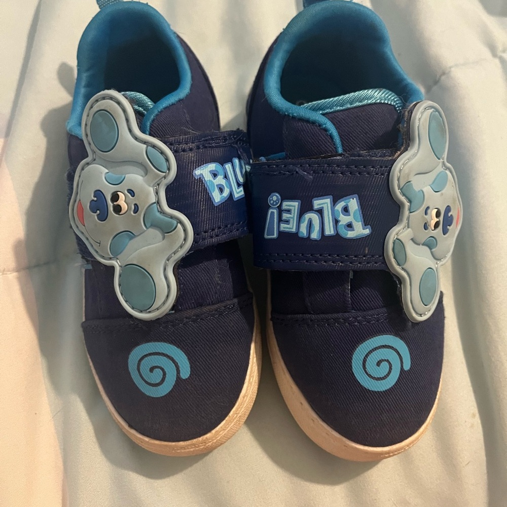 Blues clues size 8 velcro shoes